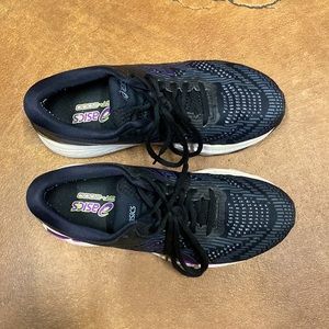 ASICS GT 2000 women’s running sneakers